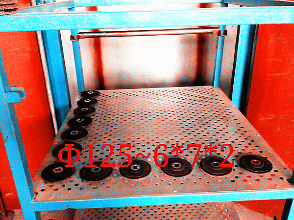 Φ125mm flap discs arrangment in the oven.