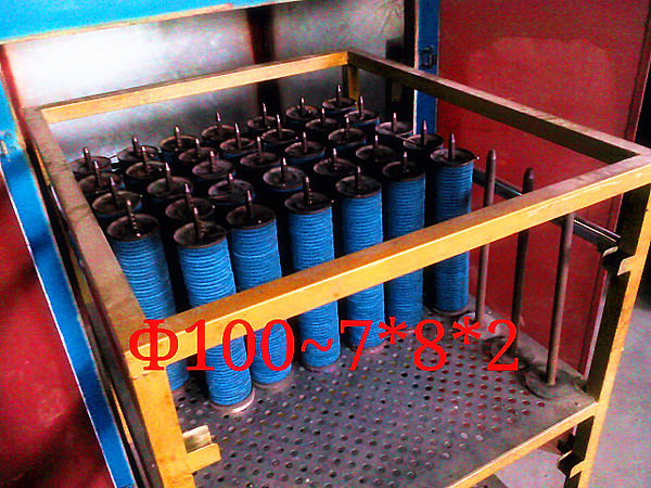 Φ100mm flap discs arrangment in the oven.